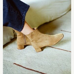 LOQ Tan Ankle Boots